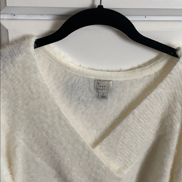 Women’s V-neck sweater - Picture 3 of 3